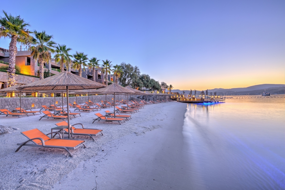 2020/05/1589313990_1589267619_caresse_bodrum_sunrise_moment_of_la_plage_beach2_h.jpg
