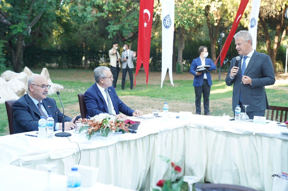 2020/07/1595358608_+++ege-_i̇zmir’in_kanaat_önderleri_ege_üniversitesinde_buluştu_(14).jpg