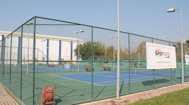 Ege Üniversitesi Tenis Kortlarını Halkın Hizmetine Açtı