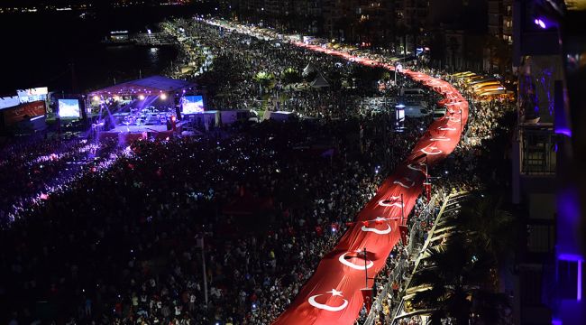İzmir Cumhuriyet Bayramı Kutlamalarına Hazır