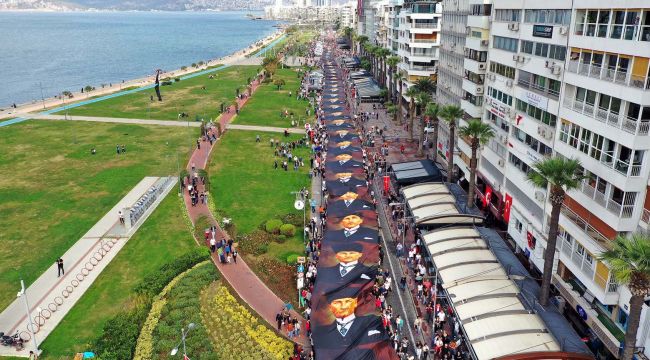 İzmir Atatürk'ü Büyük Saygı Yürüyüşü İle Andı