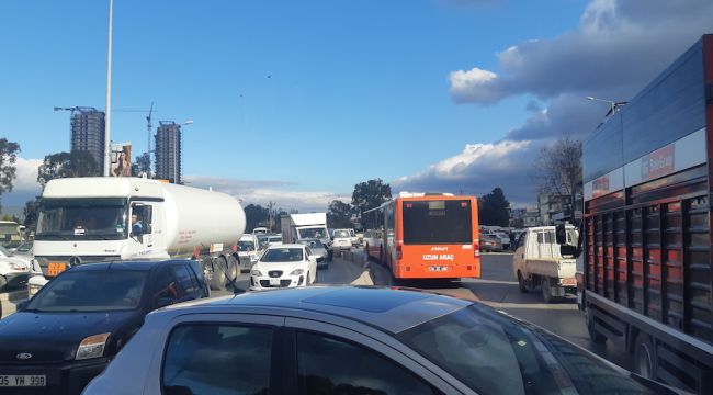 Bornova ve Bayraklı Gayrimenkulleri, Kilitlenen Trafikten Olumsuz Etkileniyor