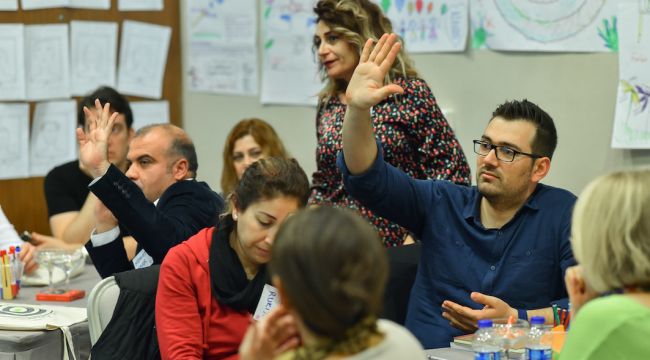 Öğretmen Akademisi Vakfı İzmir'de Yeni Eğitim Programlarını Tanıttı