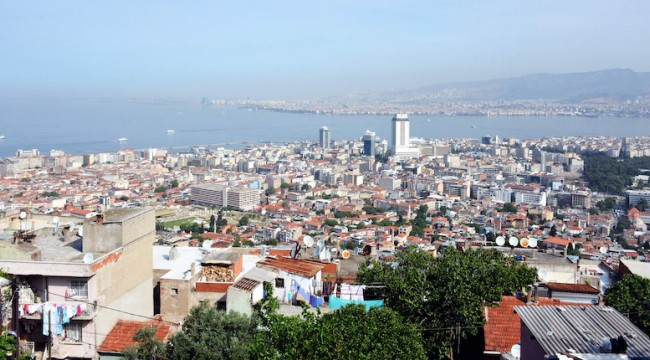 İzmir'de Acilen Kentsel Dönüşüm Yapılmalı
