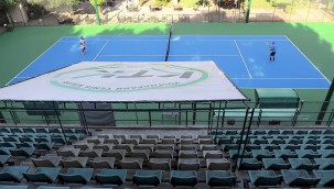 İzmir'de Tenis Kortları Yenilendi