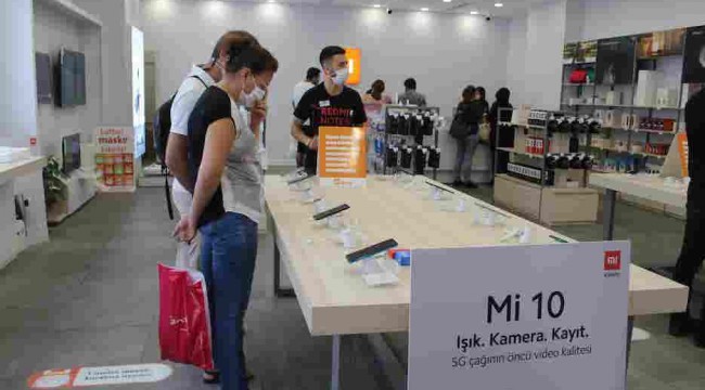 İzmir'deki Mi Store'deki Tüm Ürünler Akıllı