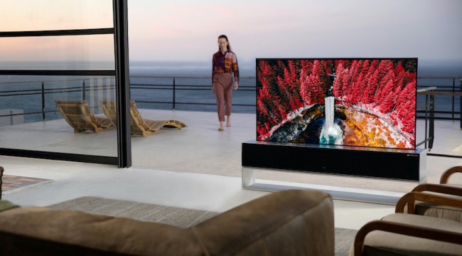 LG'nin Çok Beklenen Kıvrılabilir OLED TV'si Pazara Sunuldu