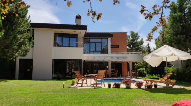 İncek'teki Harika Villa Egeli Yatımcıların İlgisine Sunuldu