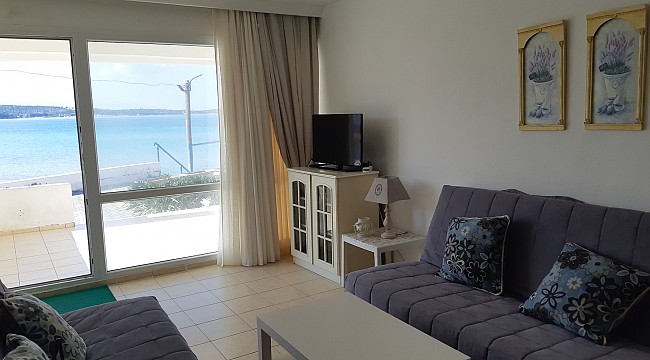 Çeşme'de Denizle İç İçe Yazlıklar
